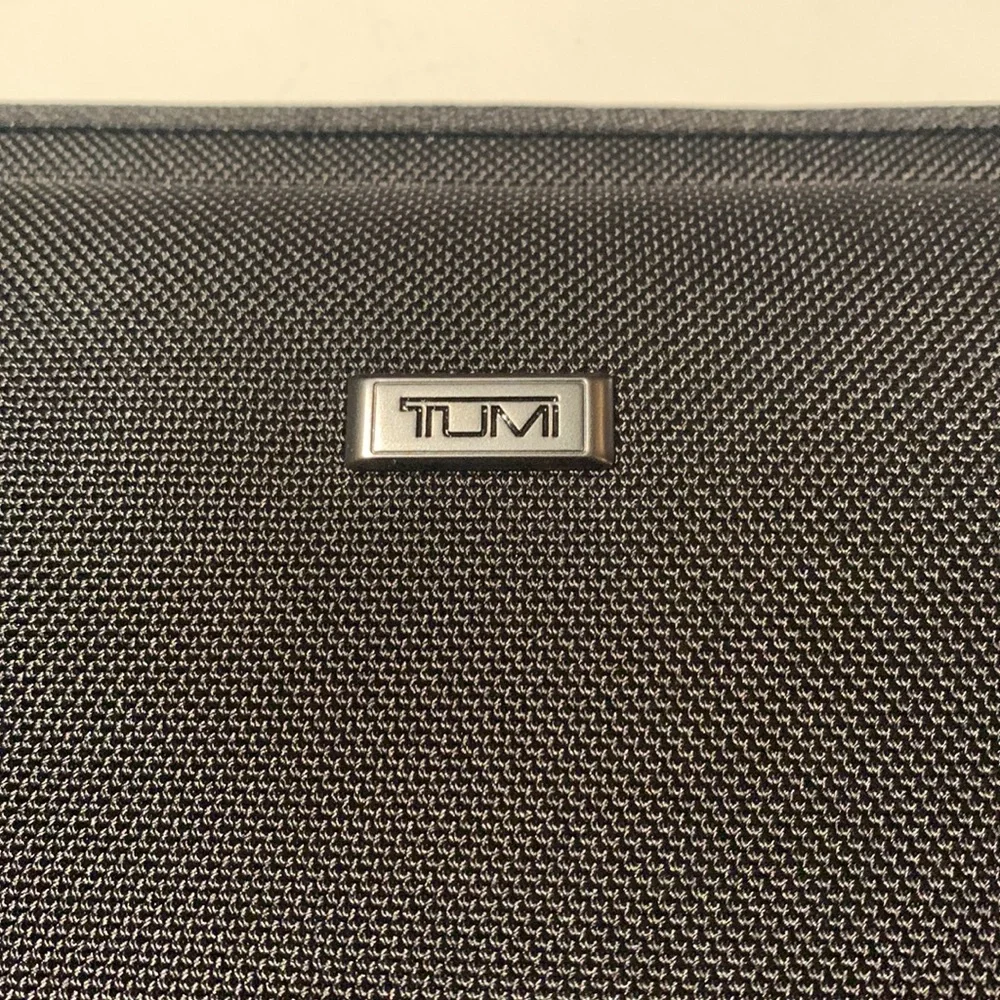 Tumi black computer case. Laptop bag travel